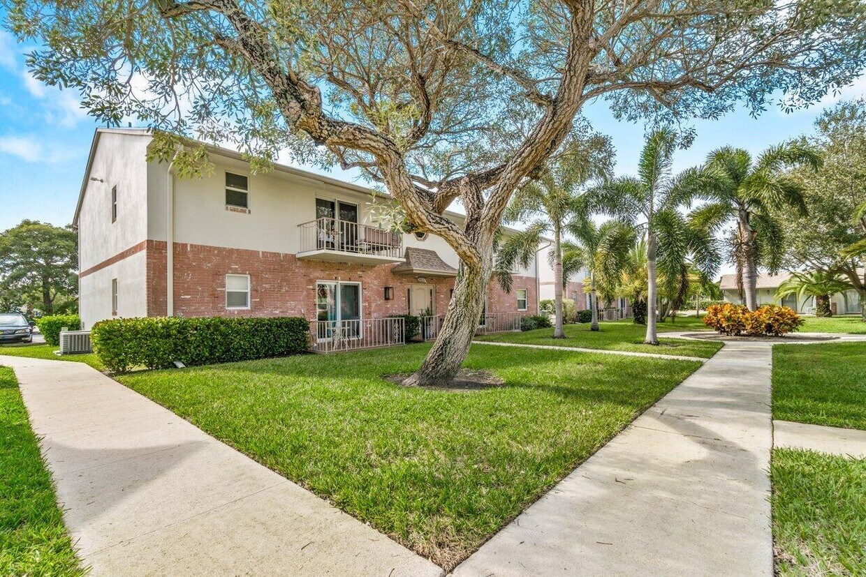 Foto principal - 2037 S Seacrest Blvd