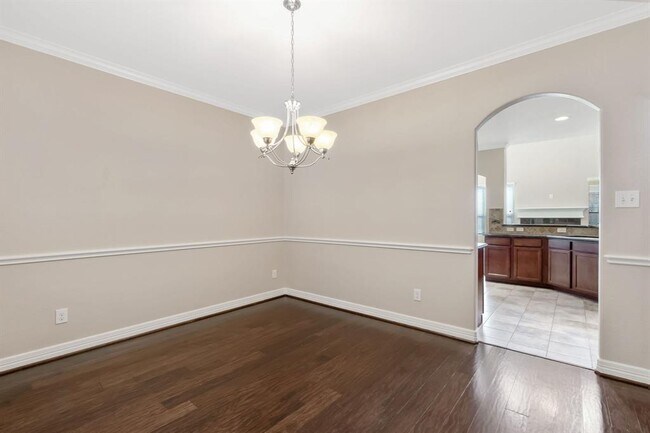 Foto del edificio - 2047 Brodie Ln