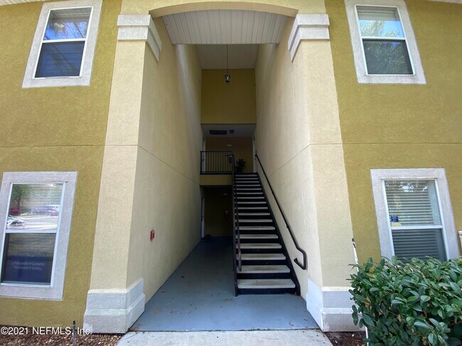 Building Photo - 6860 Skaff Ave