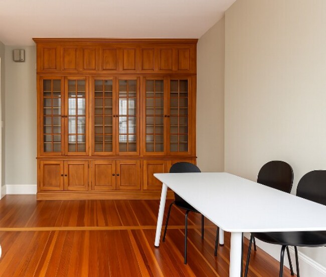 Foto del edificio - Charming 6 Bedroom Duplex