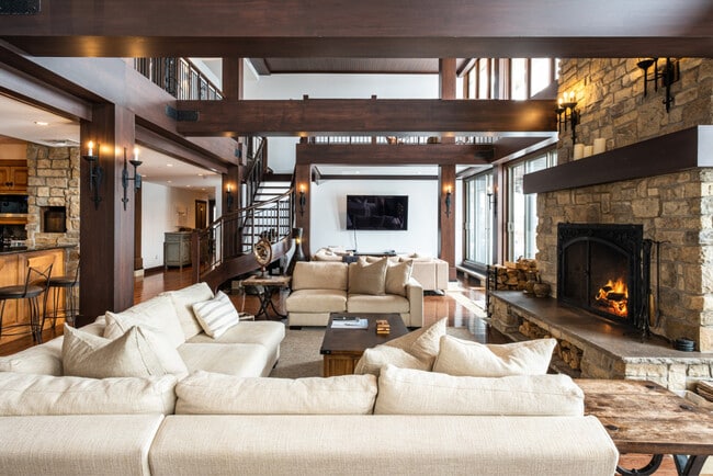 Building Photo - 166 Chem. au Pied de la Montagne