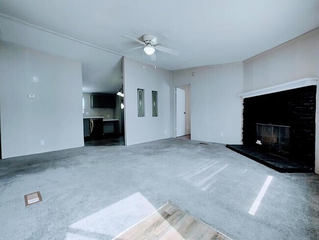 Foto del edificio - 220 Sunshine Dr