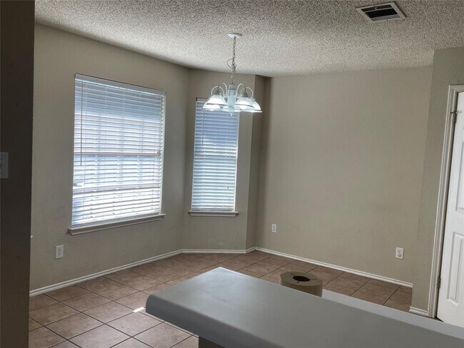 Foto del edificio - 1703 Shady Brook Ln