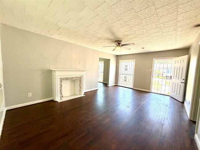 Foto del edificio - 7120 Goforth St