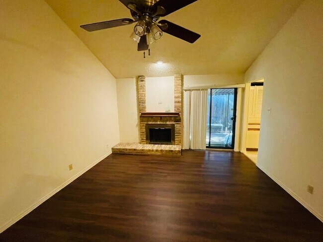 Foto del edificio - 18040 Midway Rd