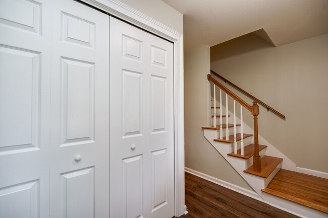 Building Photo - 5781 King Arthur Dr