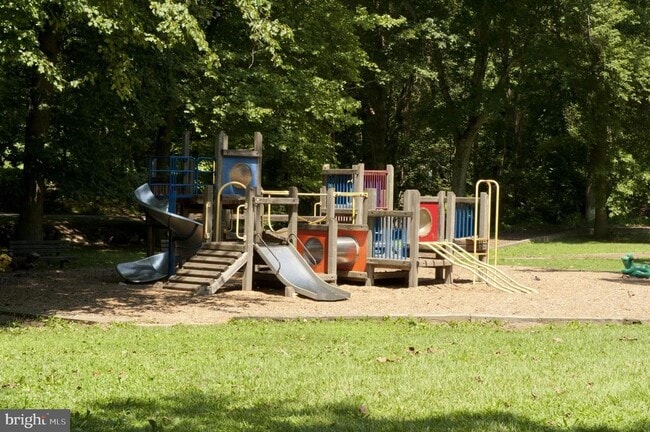 Building Photo - 702 Chaney Dr