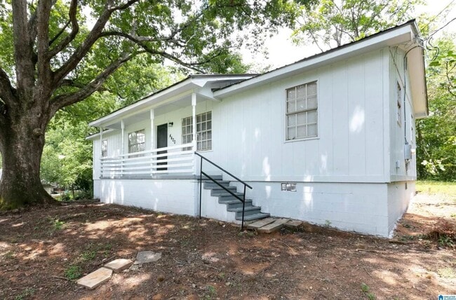 Building Photo - 4/2 Adamsville Home