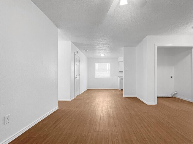 Foto del edificio - 5002 Weidemar Ln