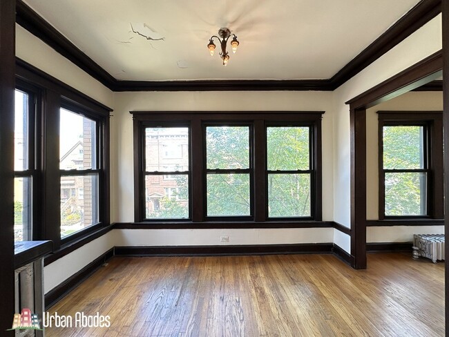 Foto del edificio - 2434 N Sawyer Ave