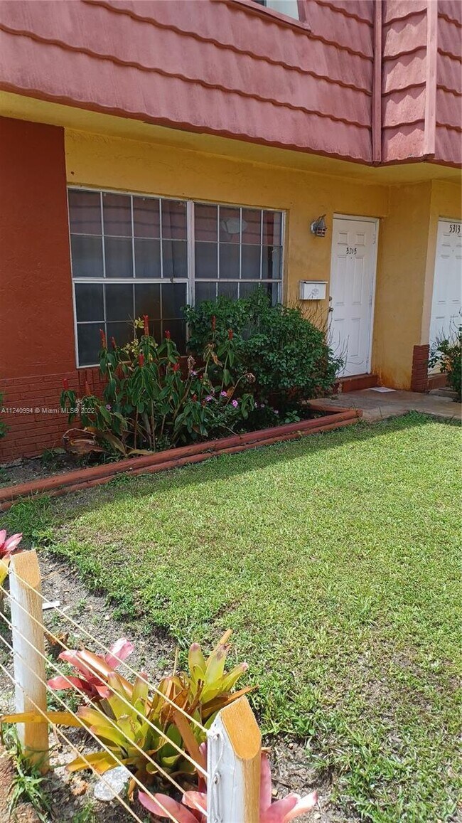 5315 NW 27th St, Lauderhill, FL 33313 Townhome Rentals in Lauderhill
