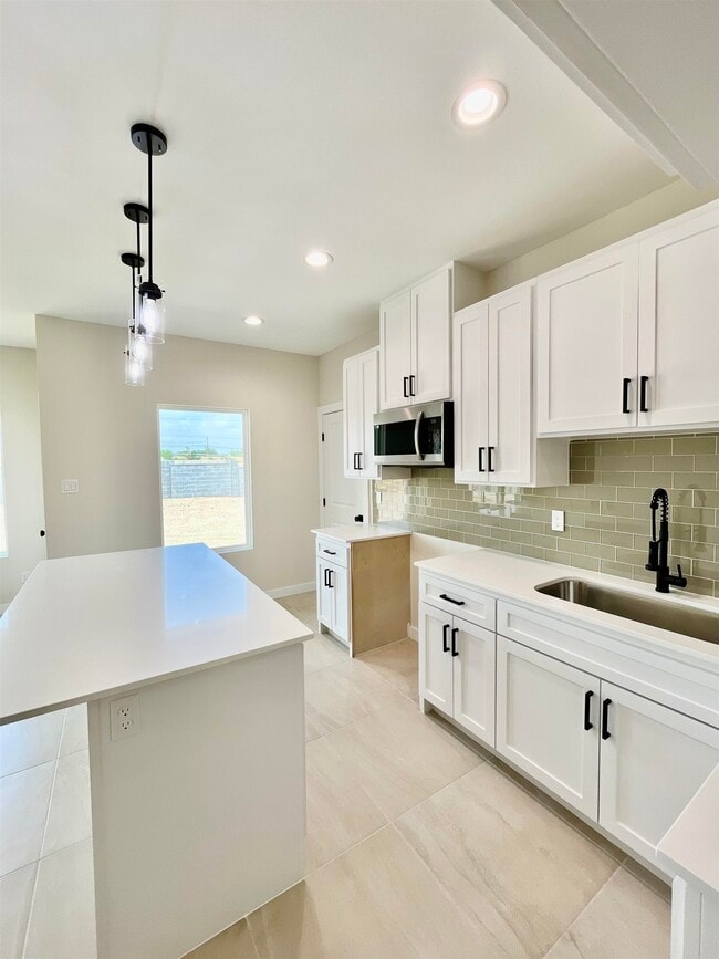 Building Photo - 5925 Heather Loop