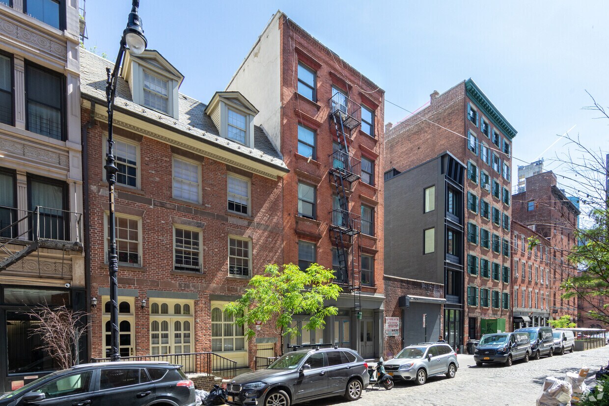 Primary Photo - 271 Water St