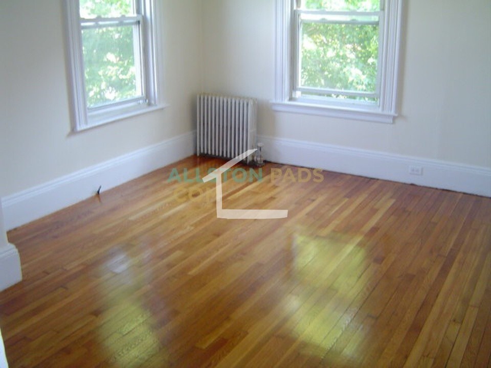 Primary Photo - 140 Brooks St