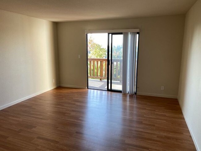 Building Photo - 921 Fletcher Ln