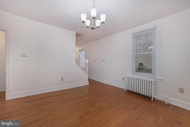 Building Photo - 406 E Hector St