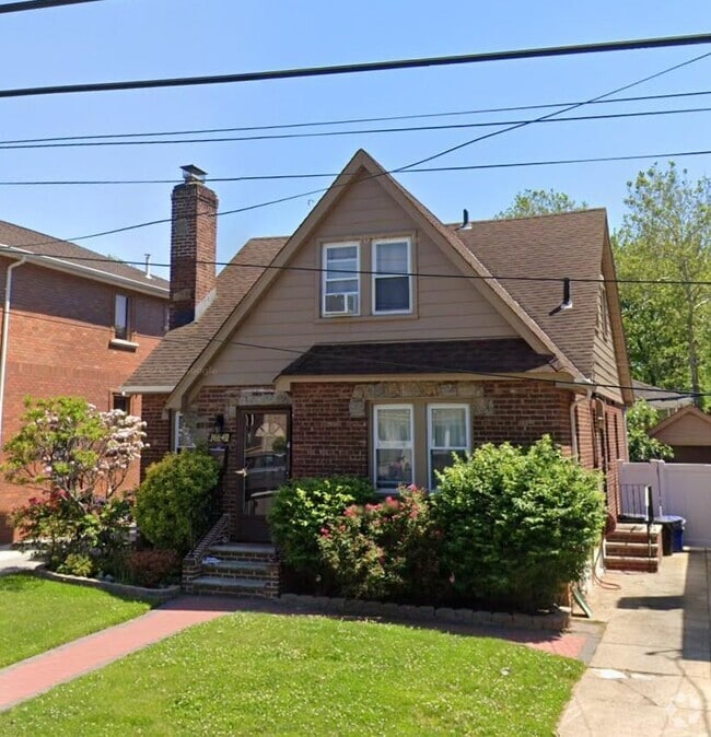 Building Photo - 166-40 17th Ave