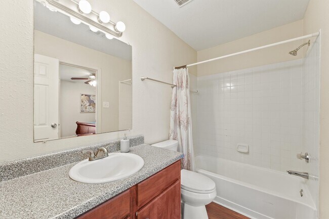 Foto del edificio - 3506 Cove View Blvd