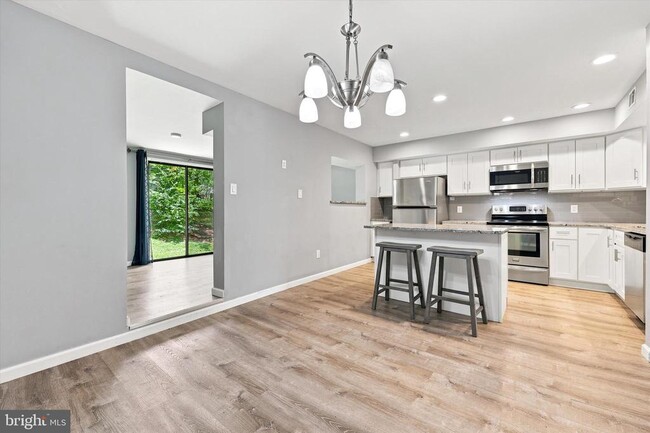 Building Photo - 106 Woodside Cir