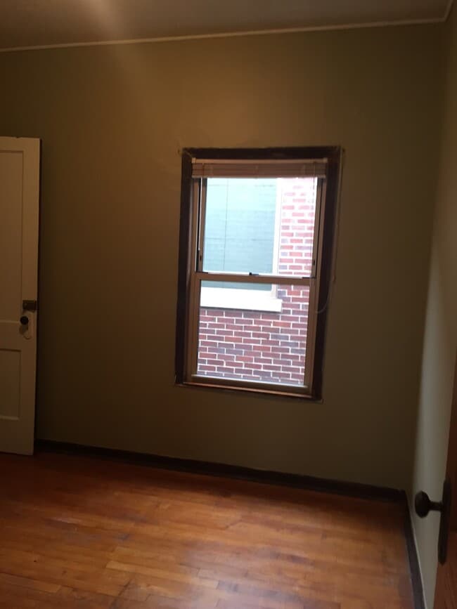 Building Photo - 4040 N Francisco Ave