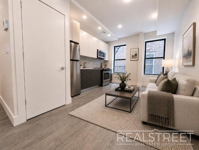 Building Photo - Gorgeous Spacious 3 Bedroom in Prime Crown Heights
