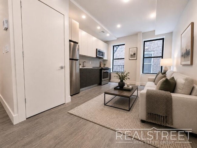 Building Photo - Gorgeous Spacious 3 Bedroom in Prime Crown Heights