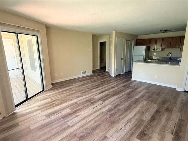 Building Photo - 1580 Oakpoint Dr SW