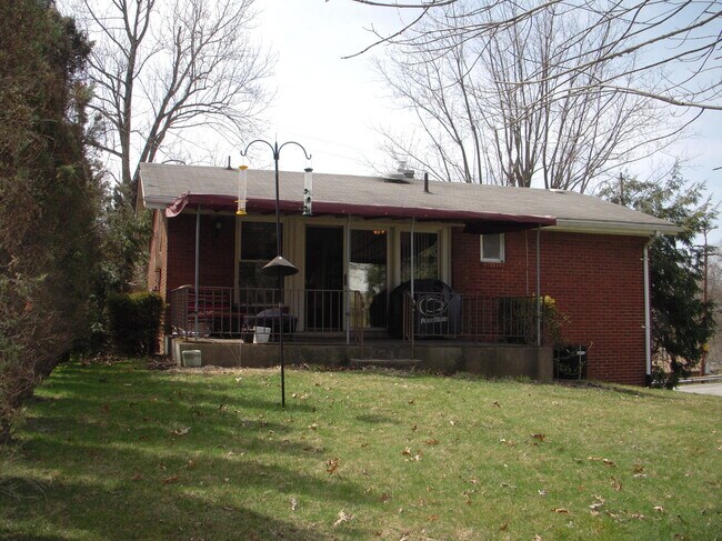 Foto del edificio - 405 Lindsay Rd