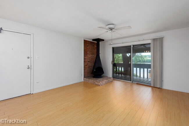 Foto del edificio - 6147 Knoll Wood Ct