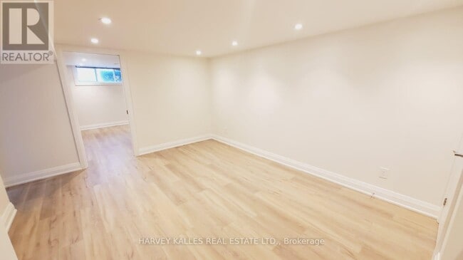 Building Photo - 550 Glencairn Ave