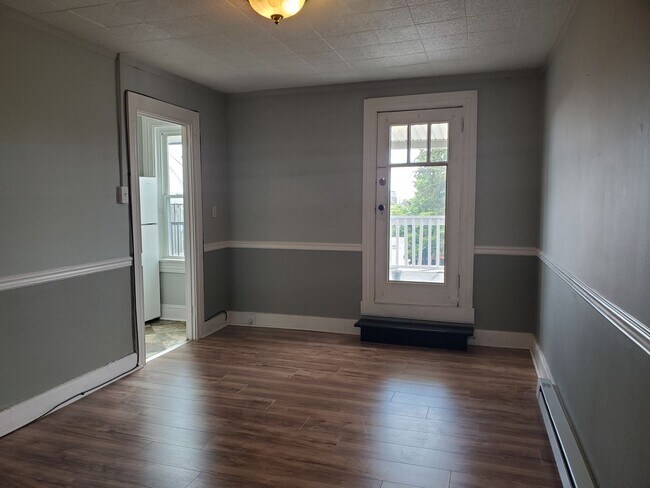 Foto del edificio - 310 W James St