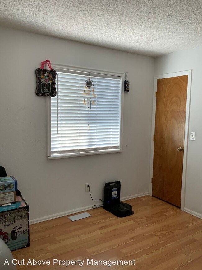 Building Photo - 4 br, 2 bath House - 3390 Foxridge Dr