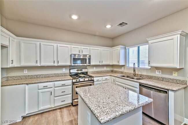 Foto del edificio - 7480 Decoro St