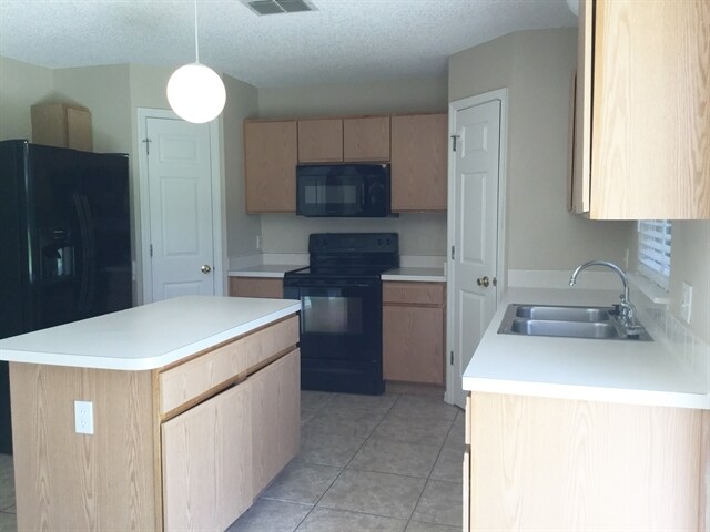 Foto del edificio - 1099 Welch Hill Cir