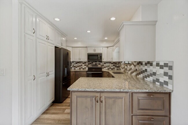 Building Photo - 2175 S 150 W