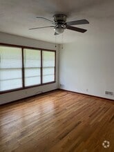 Building Photo - 1405 Woodland Dr