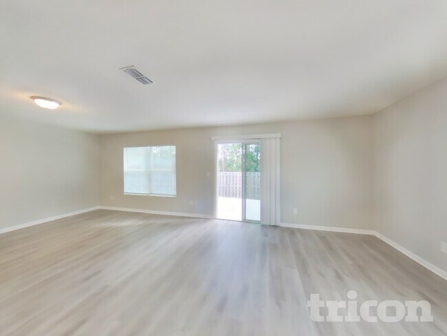 Foto del edificio - 15402 Bareback Dr
