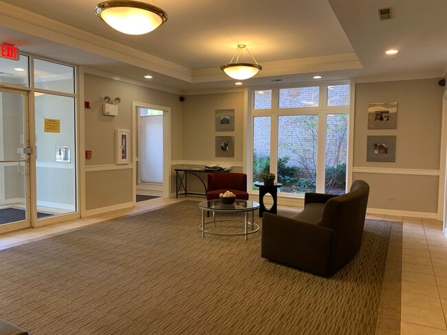 Lobby - 811 CHICAGO Ave