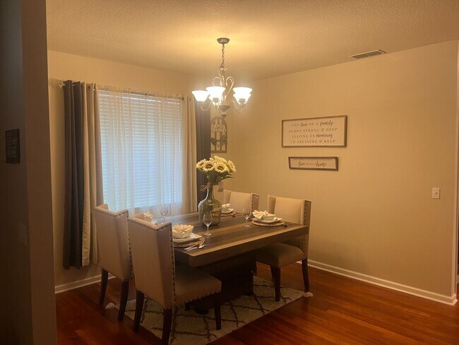 Foto del edificio - 3 Bedroom, 2 Bath House in Park West!