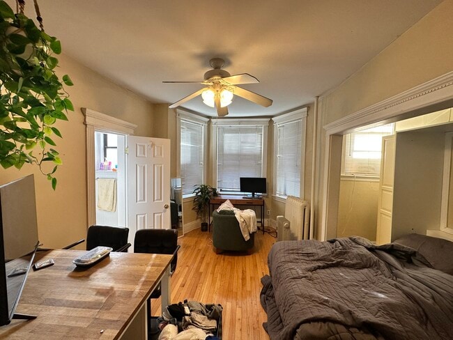 Foto del edificio - 65 Burbank St