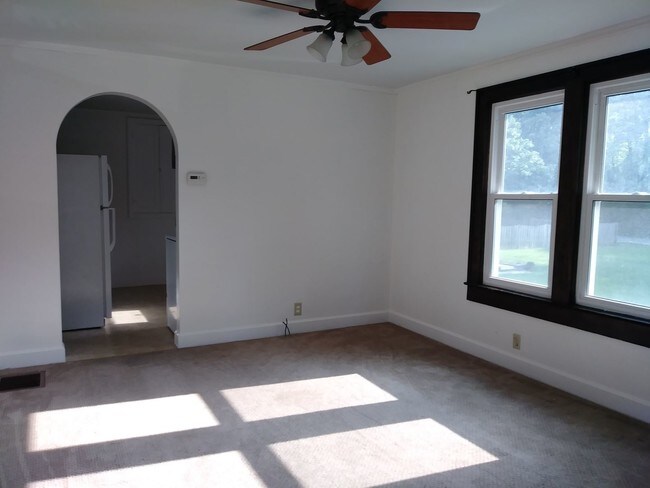 Building Photo - 2 br, 1 bath House - 3950 Butternut Ave.