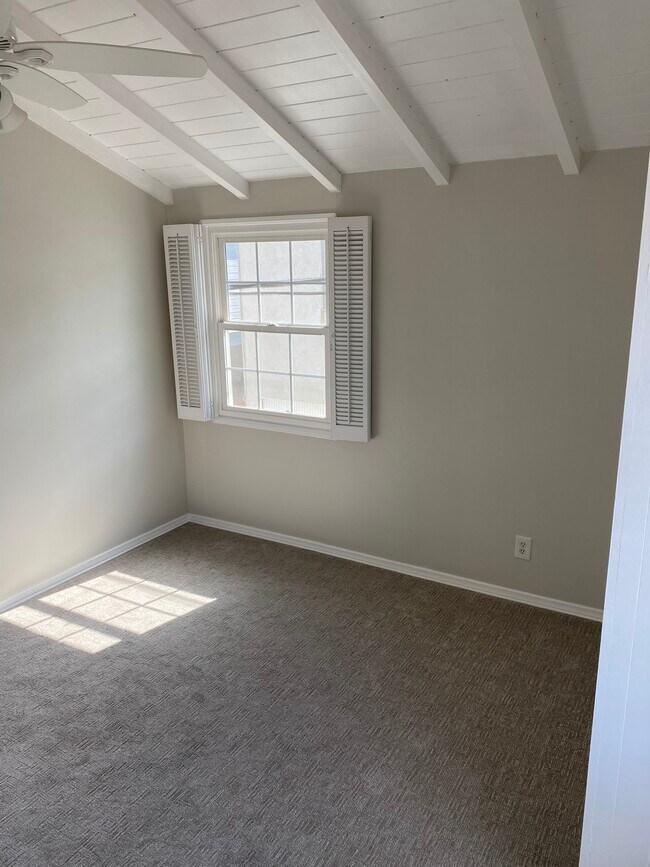 Foto del edificio - 320 Sapphire Ave