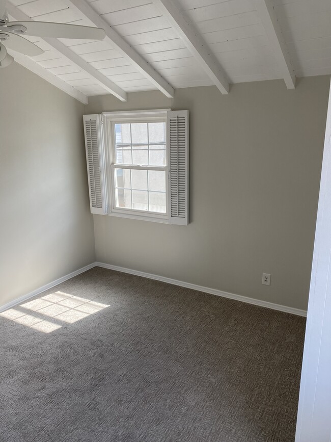 Building Photo - 320 Sapphire Ave