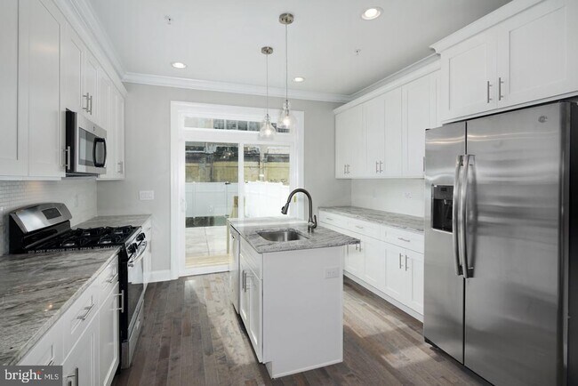 Foto del edificio - 220 Cecil B. Moore Ave