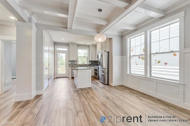 Building Photo - 4 br, 2.5 bath House - 7924 Southeast Raym...