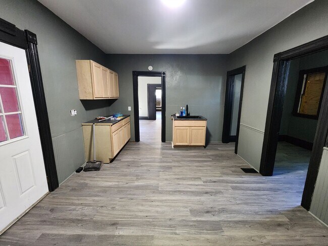 Building Photo - Three Bedroom Single Family Home!