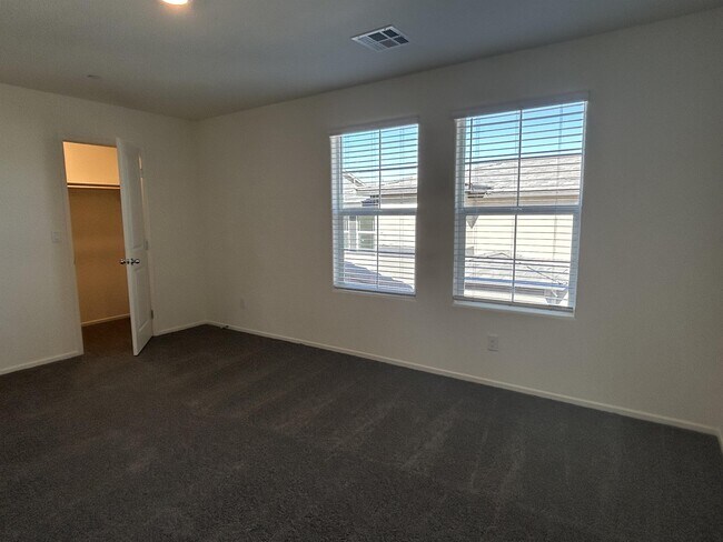 Foto del edificio - 342 Pacific Sparrow Avenue