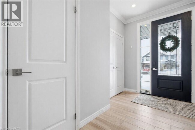 Building Photo - 31 Miranda Path