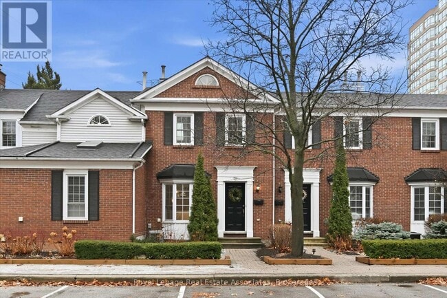 Building Photo - 1280 Maple Crossing Blvd