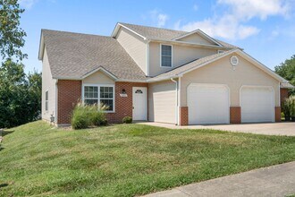 Building Photo - 5001-5003-5003 Betty Jean Way